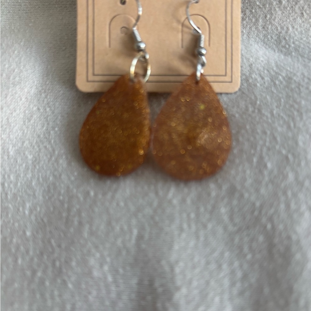 Elegant Gold Teardrop Earrings